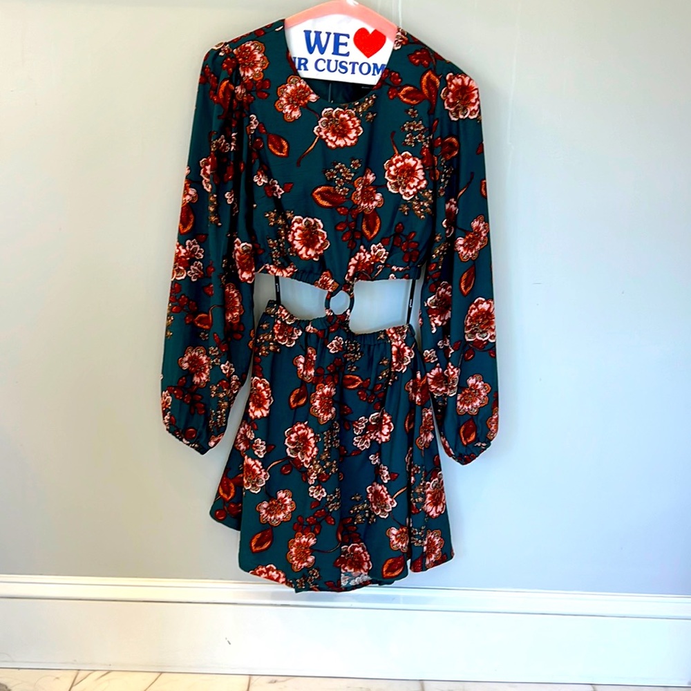 Beautiful long sleeve Minkpink cotton cut out dress xs. new with tags